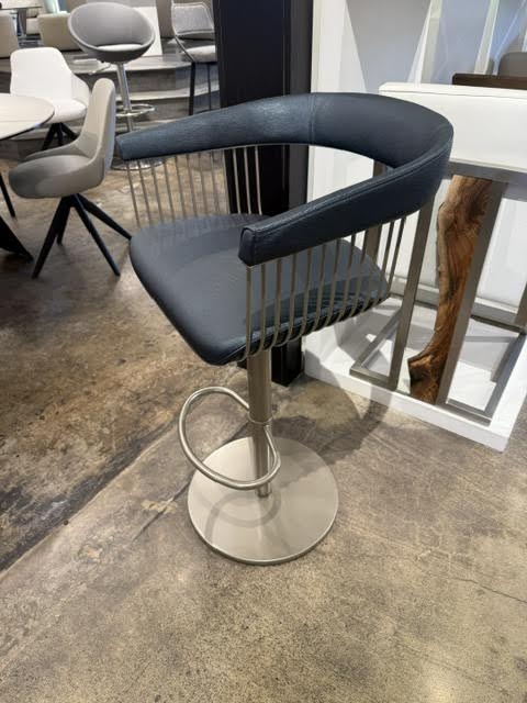 Gianna Hydraulic Bar Stool Bar Stools Elite Modern